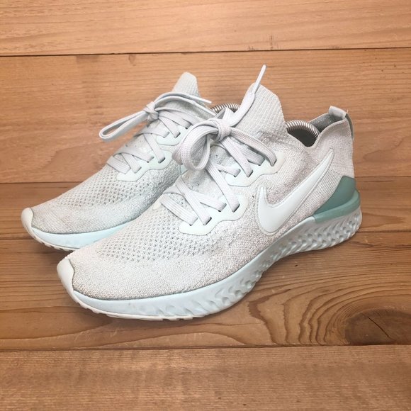 Women's Nike Epic React Flyknit running shoes - Picture 2 of 9
